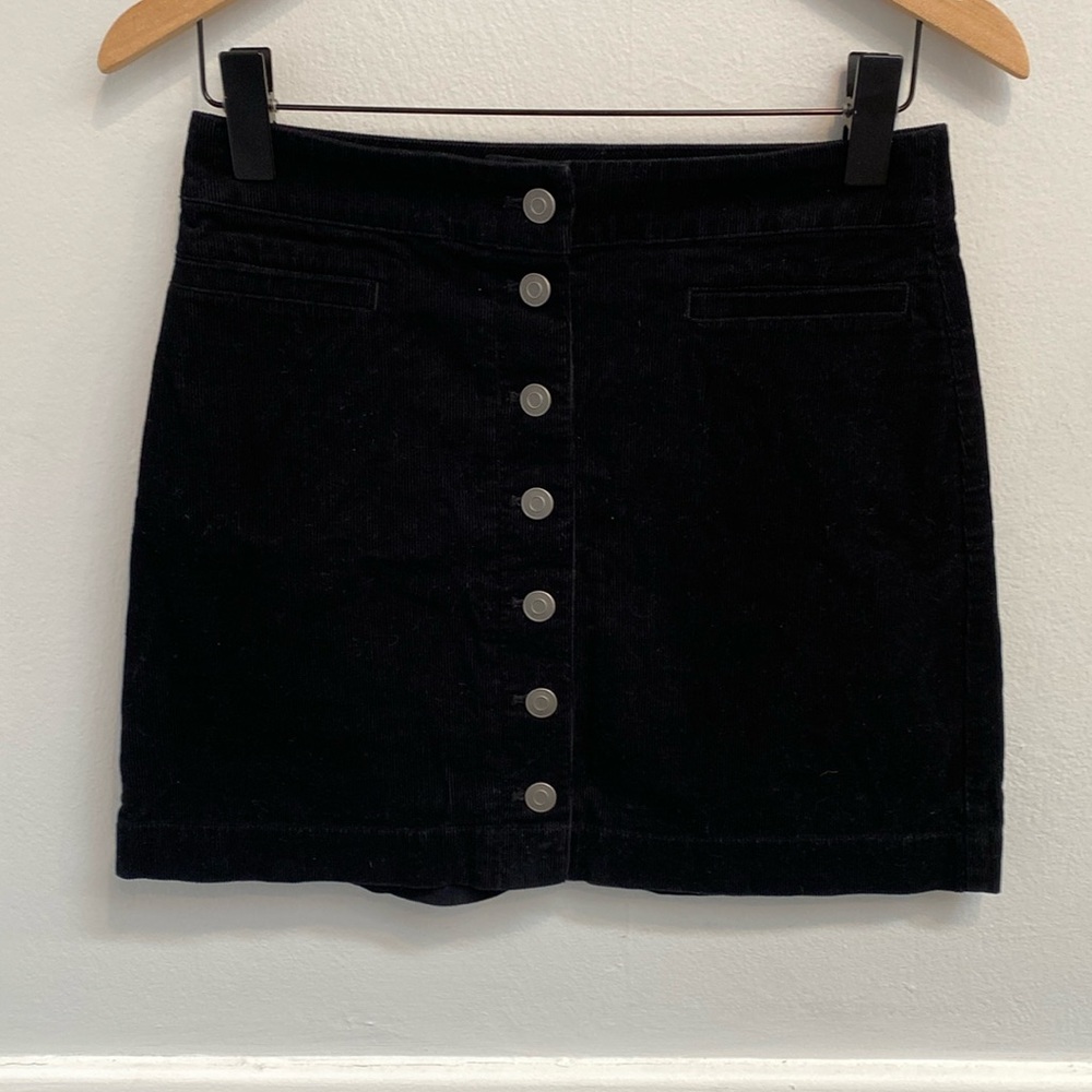 Wilfred cordory skirt color black , size 8 snaps in front